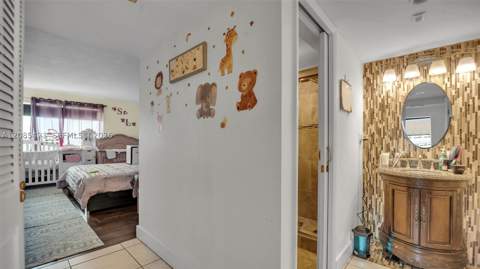 8001 Crespi Blvd 4B, Miami Beach FL - photo 11 of 19