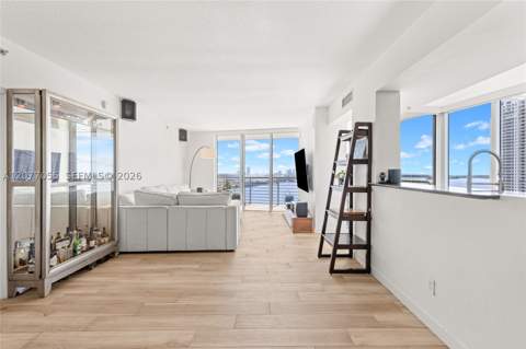 325 S Biscayne Blvd 2723, Miami FL - photo 13 of 68