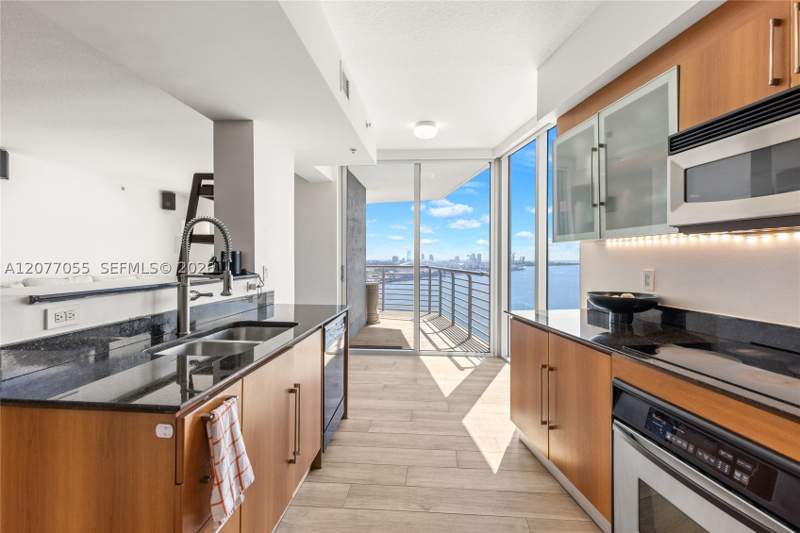 3 bedroom Condominium at 325 S Biscayne Blvd 2723, One Miami West Condo, Miami — photo 4
