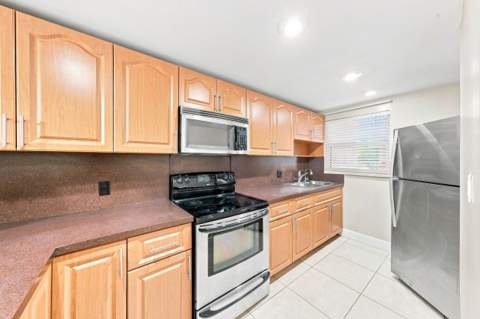 1750 W 46th Street 242, Hialeah FL - photo 9 of 34