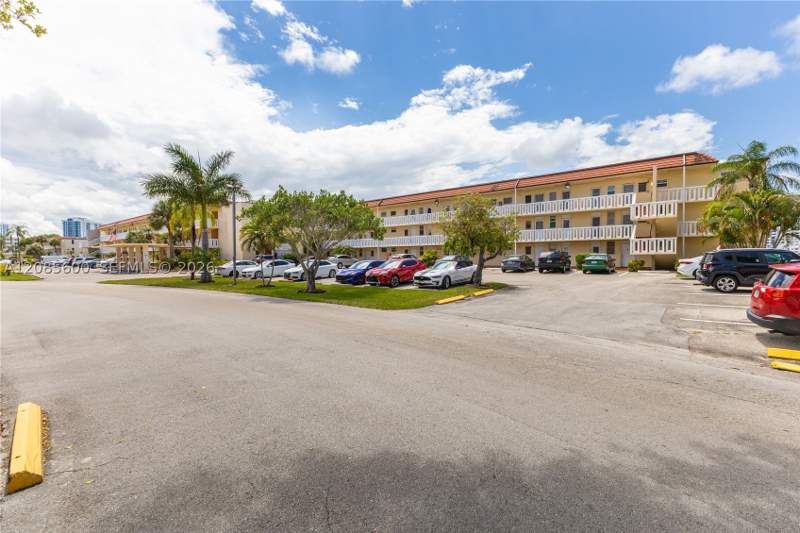 1 bedroom Condominium at 2949 Point East Dr B304, Point East One Condo-Bldg, Aventura — photo 4