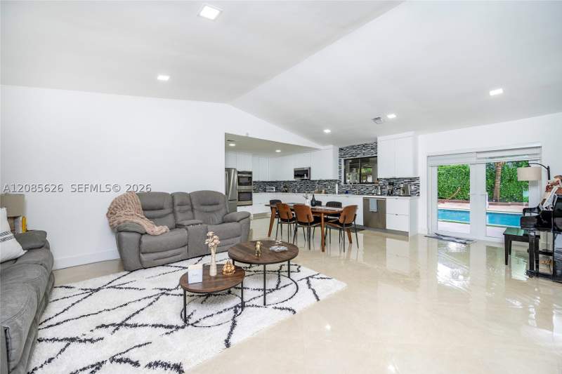 4 bedroom SingleFamilyResidence at 15245 SW 99th Ct, Peacock Place Sub, Miami — photo 5