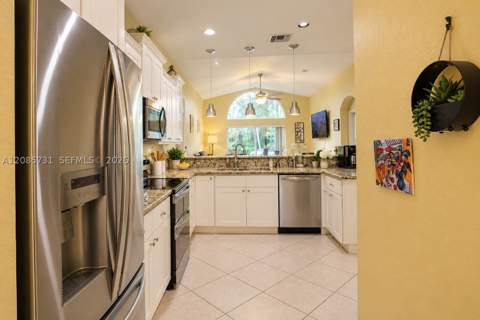 22023 SW 95th Pl, Cutler Bay FL - photo 11 of 26