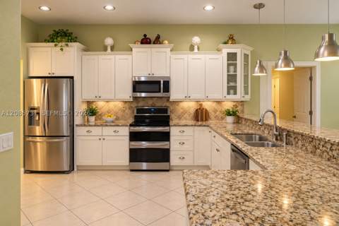22023 SW 95th Pl, Cutler Bay FL - photo 12 of 26