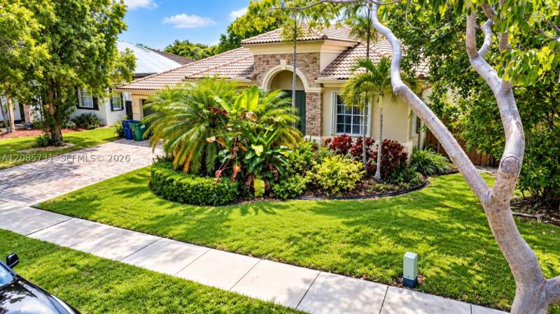 3 bedroom SingleFamilyResidence at 22023 SW 95th Pl, Lakes By The Bay Amber, Cutler Bay — photo 2