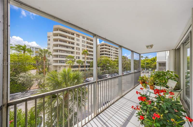 2 bedroom Condominium at 150 Ocean Lane Dr 2H, Island Breakers Condo, Key Biscayne — photo 2