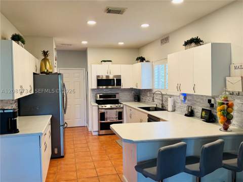 1240 NE 41st Pl, Homestead FL - photo 7 of 30
