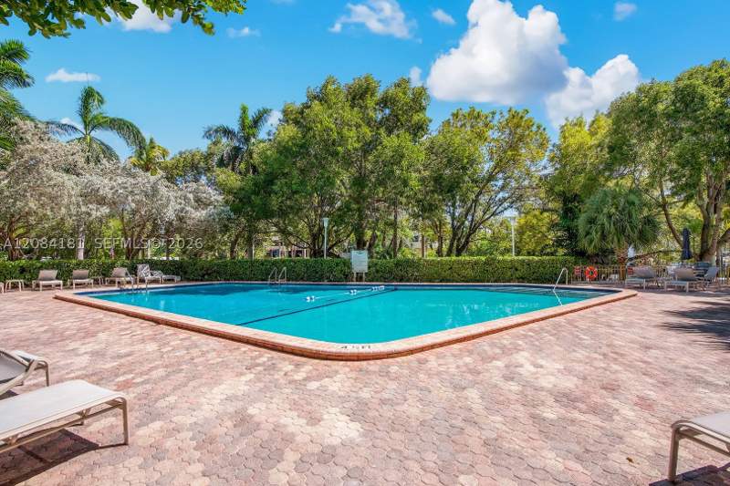 1 bedroom Condominium at 155 Ocean Lane Dr 103, Commodore Club West Condo, Key Biscayne — photo 2