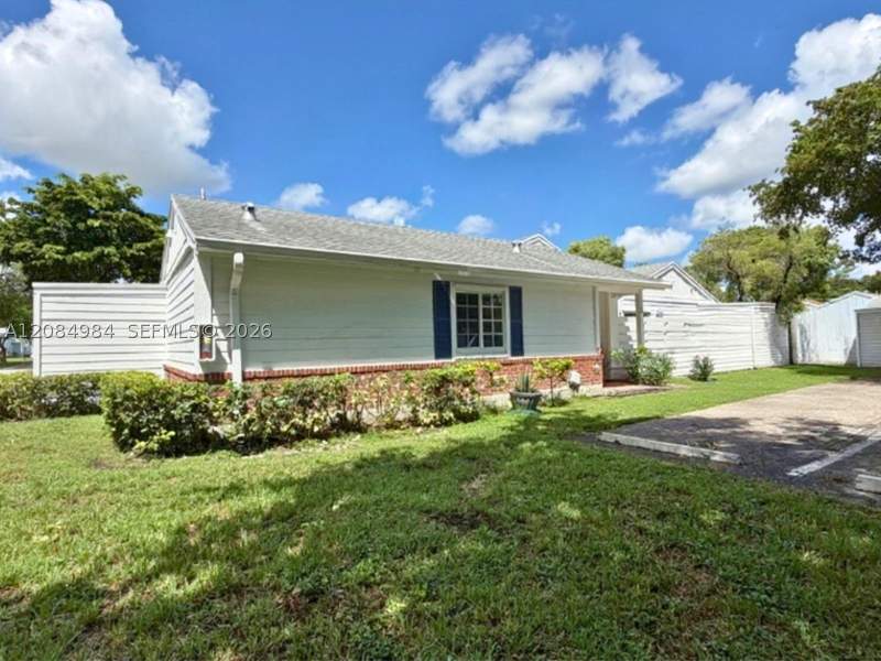 2 bedroom Condominium at 13790 SW 147th Cir Ln 3-9, Vilg Homes Country Walk C, Miami — photo 2