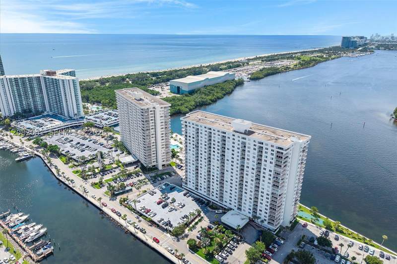 2 bedroom Condominium at 500 Bayview Dr 1920, Arlen House West Condo, Sunny Isles Beach — photo 2