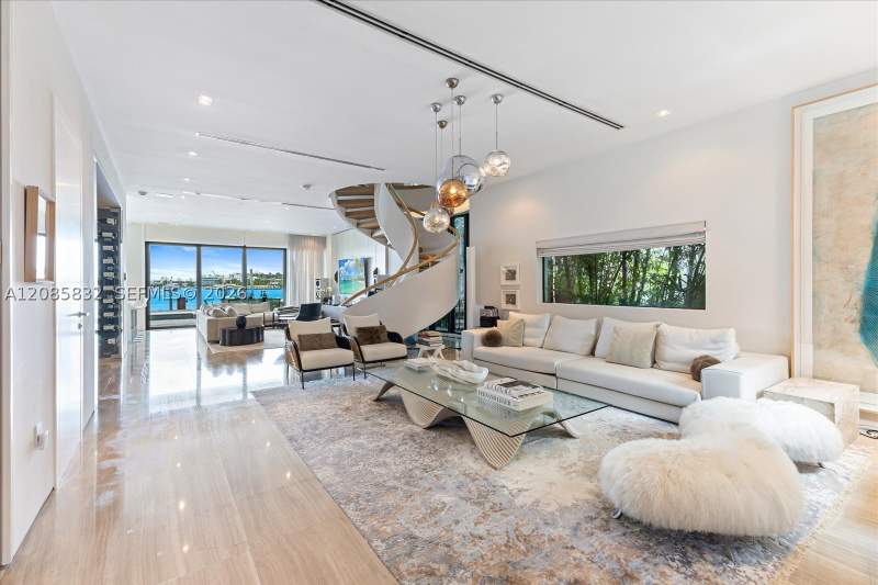 7 bedroom SingleFamilyResidence at 401 E Rivo Alto Dr, Rivo Alto Amd, Miami Beach — photo 4