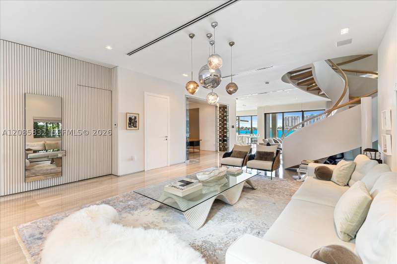 7 bedroom SingleFamilyResidence at 401 E Rivo Alto Dr, Rivo Alto Amd, Miami Beach — photo 5