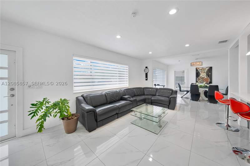 3 bedroom SingleFamilyResidence at 9365 SW 44th St, Ascot Park, Miami — photo 3