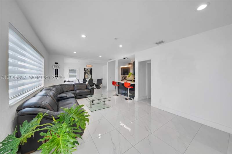 3 bedroom SingleFamilyResidence at 9365 SW 44th St, Ascot Park, Miami — photo 4