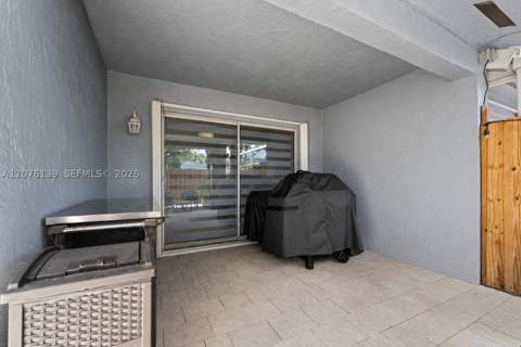 14265 SW 97th Ter, Miami FL - photo 16 of 48