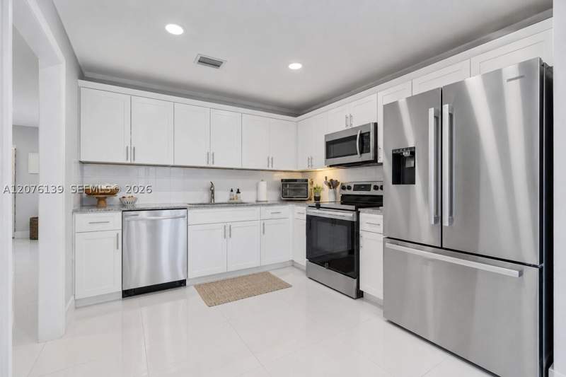 3 bedroom Townhouse at 14265 SW 97th Ter, La Jolla West, Miami — photo 4