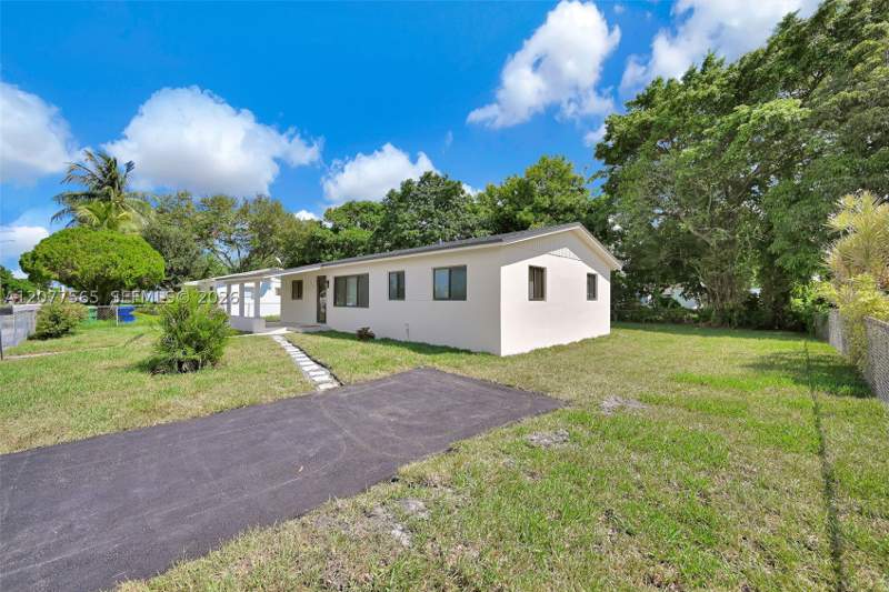 4 bedroom SingleFamilyResidence at 2470 NW 179th St, Entin Estates, Miami Gardens — photo 4