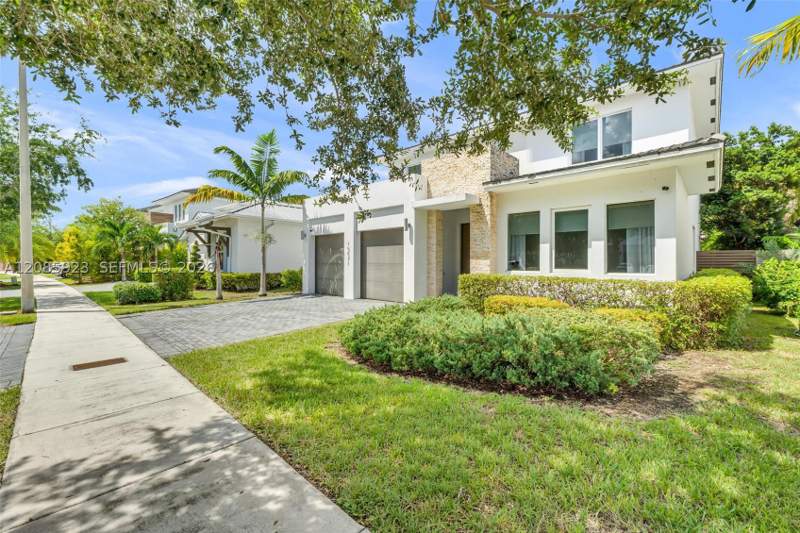 6 bedroom SingleFamilyResidence at 15071 SW 176th St, Venetian Parc, Miami — photo 3