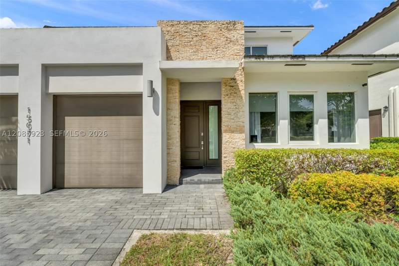 6 bedroom SingleFamilyResidence at 15071 SW 176th St, Venetian Parc, Miami — photo 4
