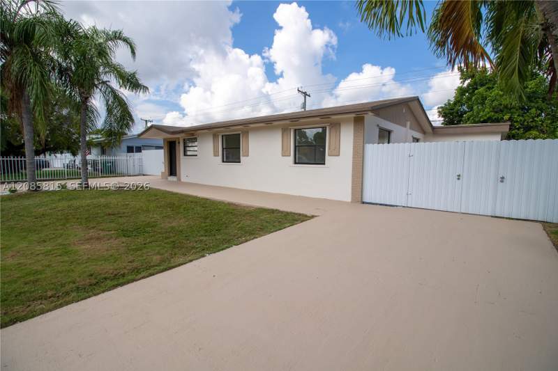 5 bedroom SingleFamilyResidence at 19720 SW 116th Ave, So Miami Heights Addn V, Miami — photo 2