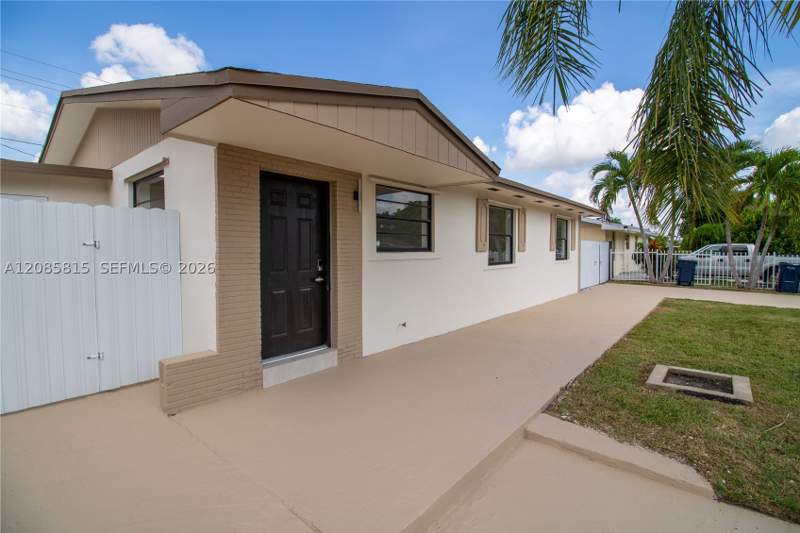 5 bedroom SingleFamilyResidence at 19720 SW 116th Ave, So Miami Heights Addn V, Miami — photo 3