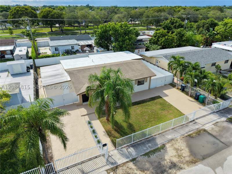 5 bedroom SingleFamilyResidence at 19720 SW 116th Ave, So Miami Heights Addn V, Miami — photo 4
