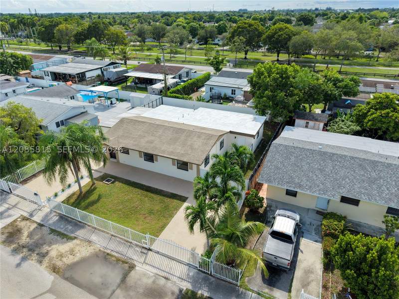 5 bedroom SingleFamilyResidence at 19720 SW 116th Ave, So Miami Heights Addn V, Miami — photo 5