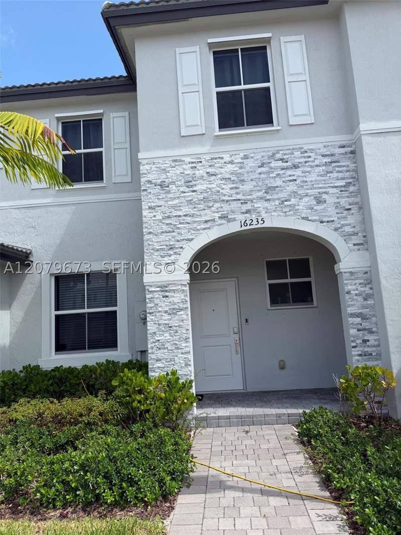3 bedroom Townhouse at 16235 SW 292nd St, Cedar Pointe, Homestead — photo 2