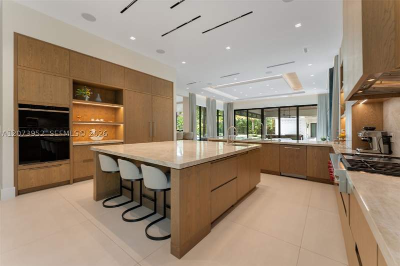 7 bedroom SingleFamilyResidence at 10860 SW 67th Ct, Helms Country Estates Re-, Pinecrest — photo 4