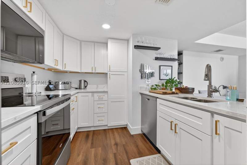 2 bedroom Condominium at 1650 Coral Way 607, Marbella Condo, Miami — photo 2