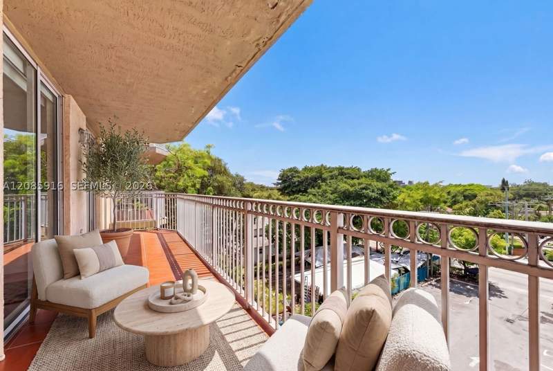 2 bedroom Condominium at 1650 Coral Way 607, Marbella Condo, Miami — photo 3