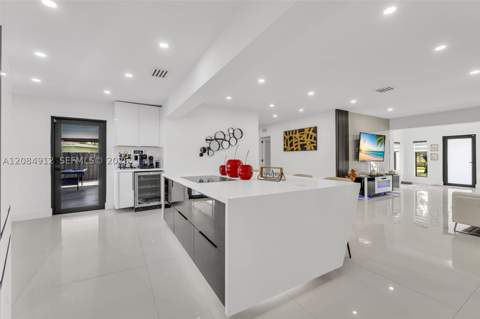 14215 Jackson St, Miami FL - photo 13 of 65