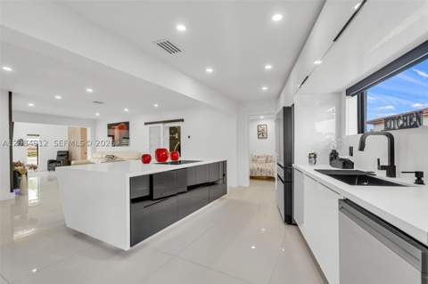 14215 Jackson St, Miami FL - photo 14 of 65