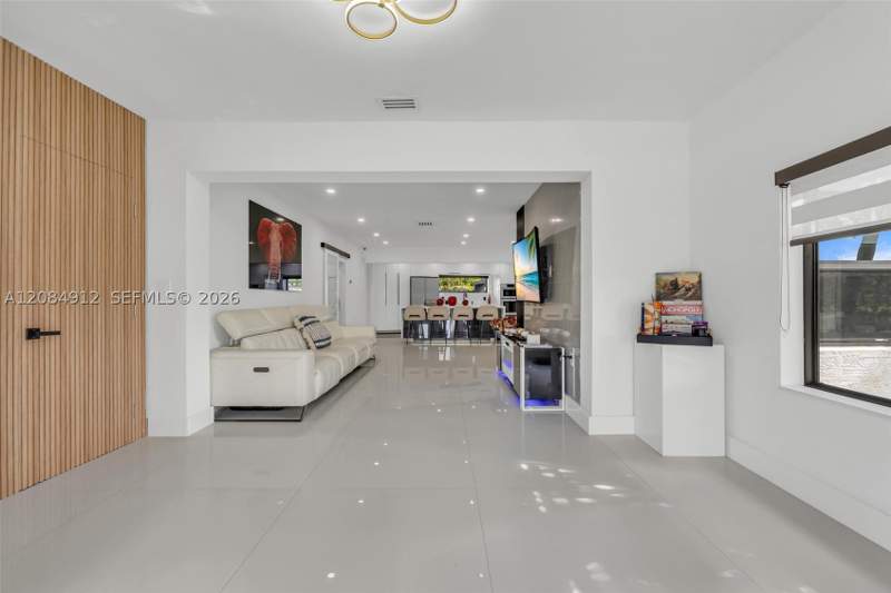 5 bedroom SingleFamilyResidence at 14215 Jackson St, Richmond Heights, Miami — photo 5