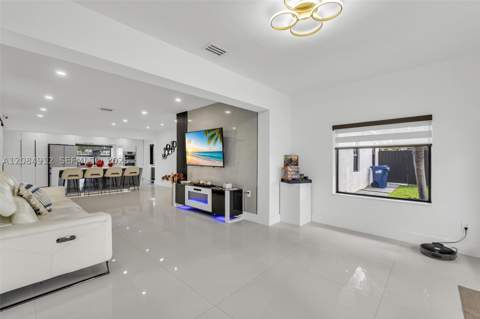 14215 Jackson St, Miami FL - photo 6 of 65