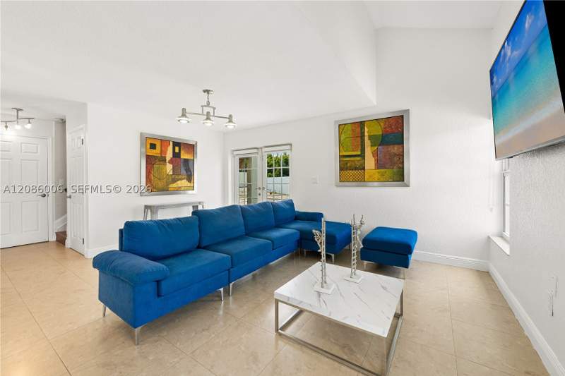 4 bedroom SingleFamilyResidence at 10350 SW 136th Ct, Fairview Homes, Miami — photo 4