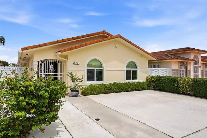 4 bedroom SingleFamilyResidence at 3171 W 78th St, Ponderosa Phase 2, Hialeah — photo 2