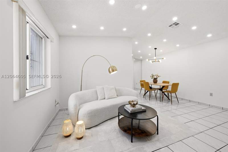 4 bedroom SingleFamilyResidence at 3171 W 78th St, Ponderosa Phase 2, Hialeah — photo 4