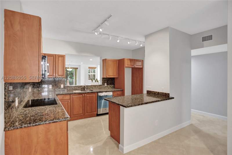 3 bedroom Condominium at 7564 SW 102nd St 211, The Reserve Of Pinecrest, Pinecrest — photo 4