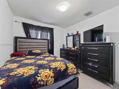 396 NW 12th Pl, Florida City FL - photo 10 of 17