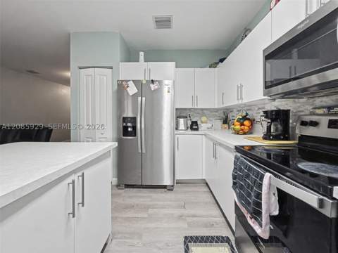 396 NW 12th Pl, Florida City FL - photo 7 of 17