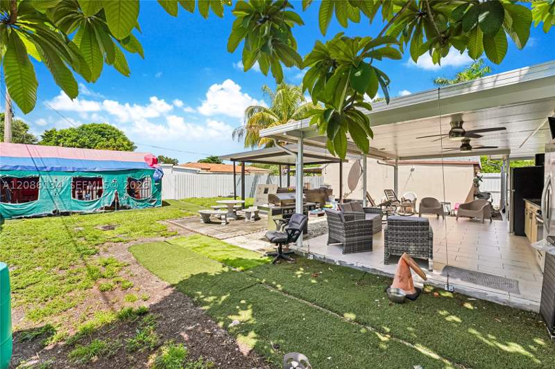 5 bedroom SingleFamilyResidence at 2934 NW 96th St, The Tropics Amd, Miami — photo 4