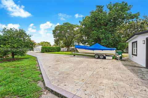2934 NW 96th St, Miami FL - photo 6 of 17