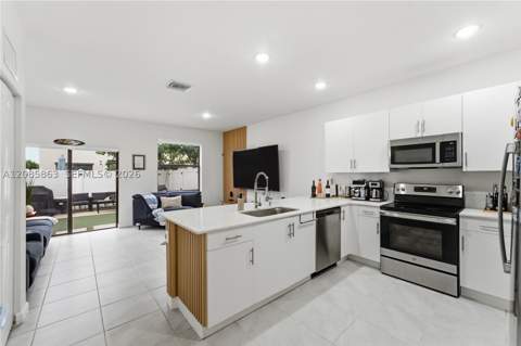 11467 W 34th Ct, Hialeah FL - photo 8 of 34