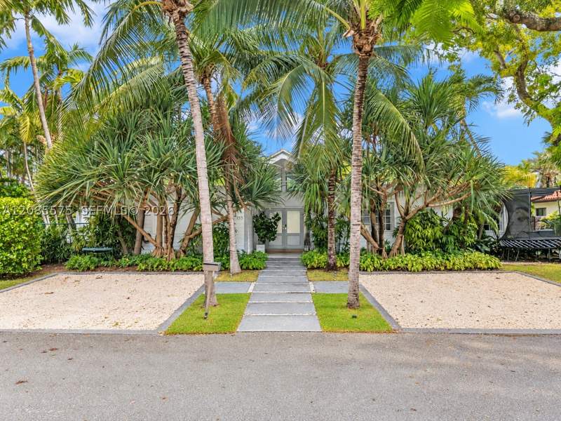 5 bedroom SingleFamilyResidence at 755 Curtiswood Dr, Biscayne Key Estates, Key Biscayne — photo 2