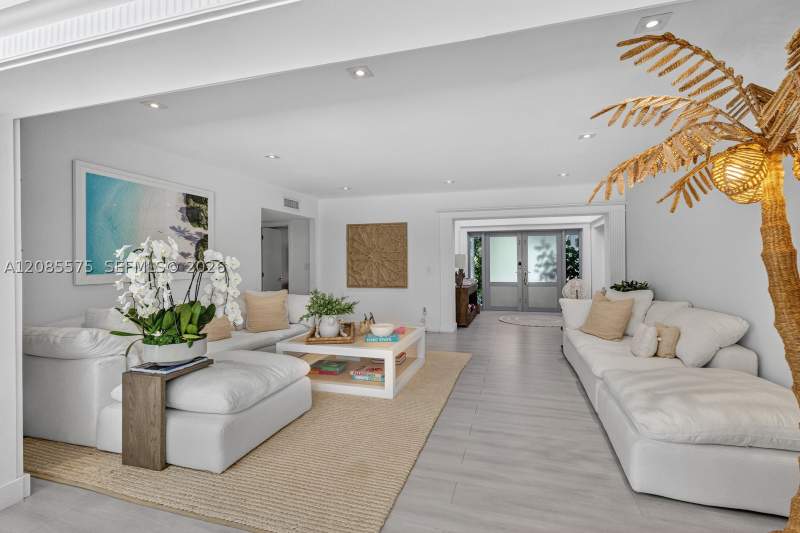 5 bedroom SingleFamilyResidence at 755 Curtiswood Dr, Biscayne Key Estates, Key Biscayne — photo 5