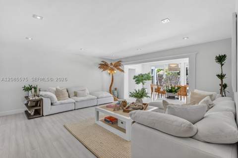 755 Curtiswood Dr, Key Biscayne FL - photo 6 of 41