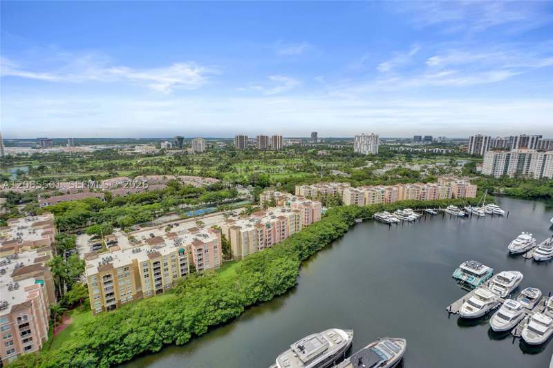 2 bedroom Condominium at 19500 Turnberry Way 23C, Marina Tower Condo, Aventura — photo 2