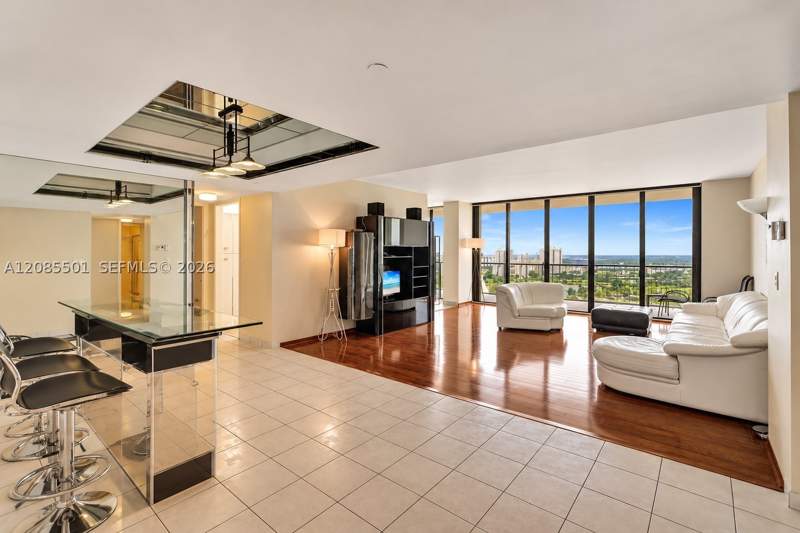 2 bedroom Condominium at 19500 Turnberry Way 23C, Marina Tower Condo, Aventura — photo 3