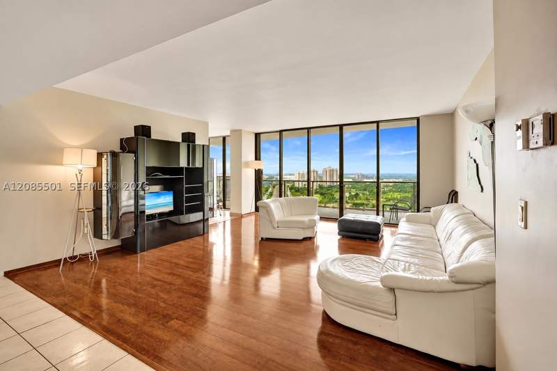 2 bedroom Condominium at 19500 Turnberry Way 23C, Marina Tower Condo, Aventura — photo 4